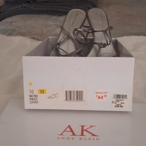 Shoes - Picture 2 of 3